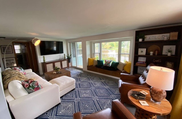4 Bedroom Home on the River with Private River access