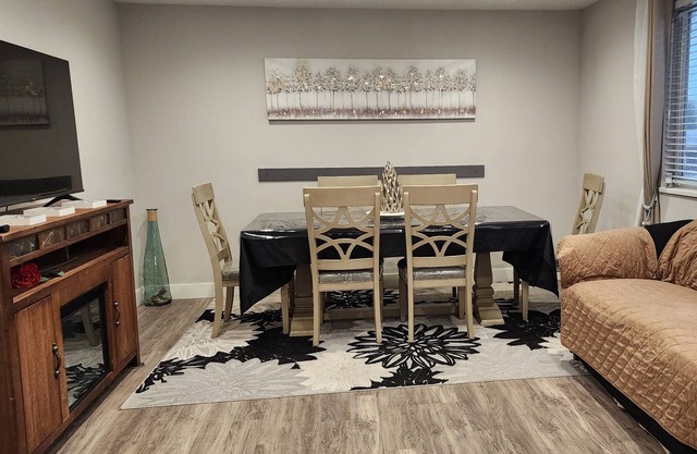 4-bedroom home with spacious dog house