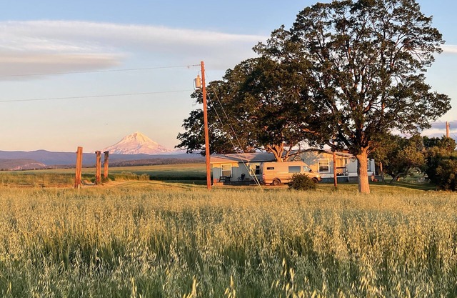 4 bedroom home with Mt Hood and Adam Views