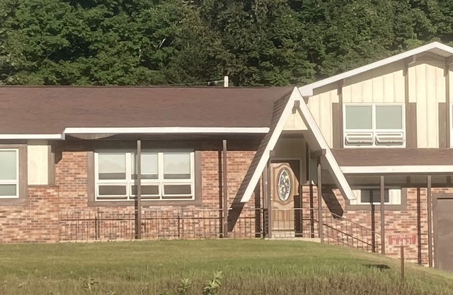 4 bedroom home within 60 miles of the Upper Peninsula's major attractions