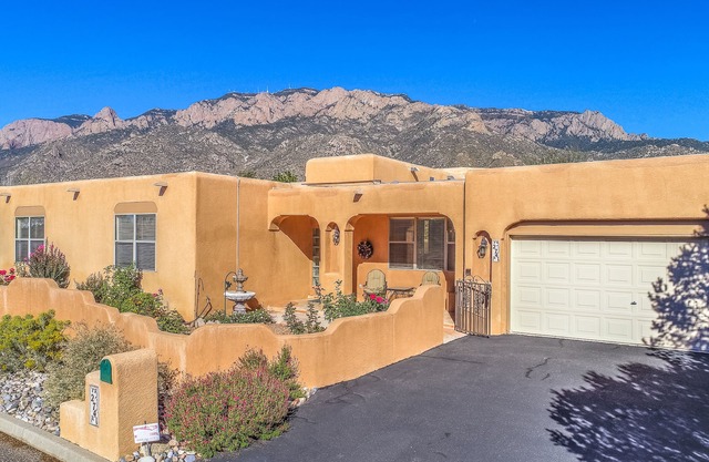 4 Schlafzimmer / Whirlpool / Foothills Property