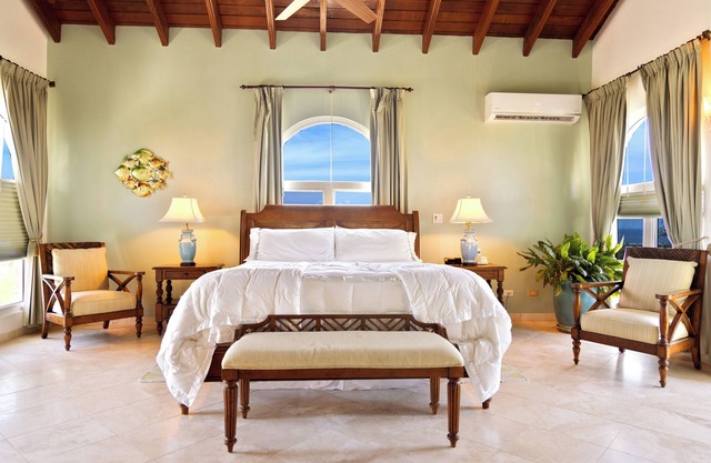 4-bedroom house in charming quiet Harbour Ridge with AC, WiFi. Relax and unwind