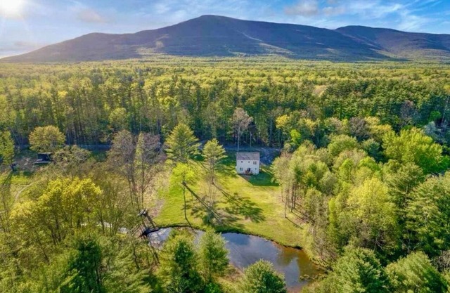 4-bedroom house in beautiful Saugerties, close to Woodstock with Hot Tub