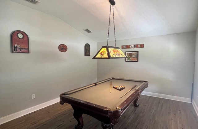4-bedroom house in brilliant Hudson with WiFi, AC. Live your best vacation