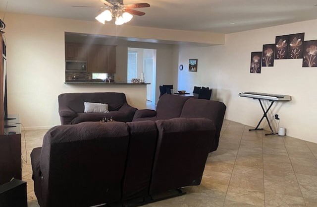 4-bedroom house in brilliant Tucson with WiFi, AC