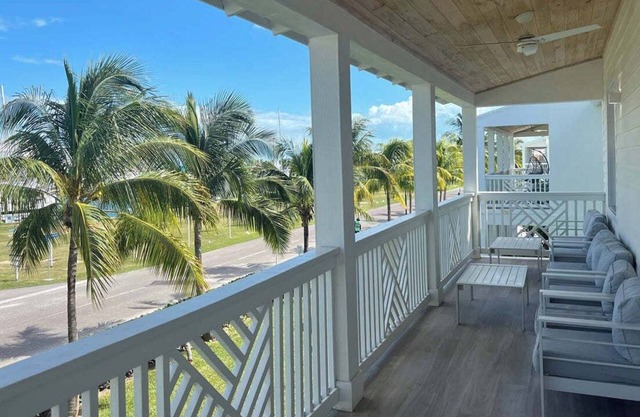 4-bedroom house in delightful Nassau with WiFi, fitness room, AC - PALM CAY