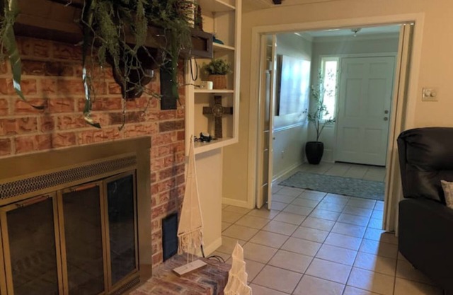 4-bedroom house in serene Grapeland with WiFi, AC. Relax and unwind