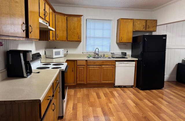 4-bedroom house in Sulphur, La with large Kitchen and living space