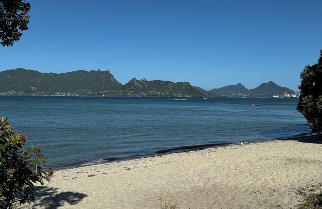 4 bedroom house by the boat ramp, family friendly, walking distance to the water