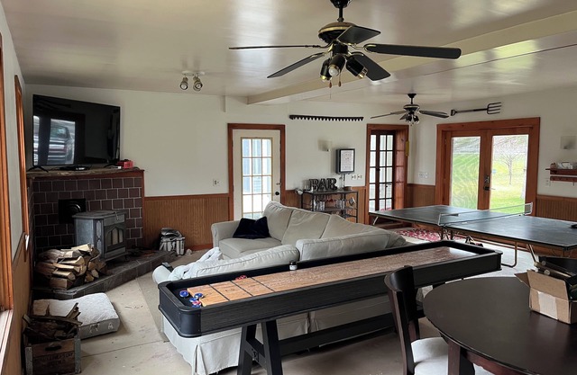 4 Bedroom House on the Mill River with Game Room - 10 Minutes from Okemo