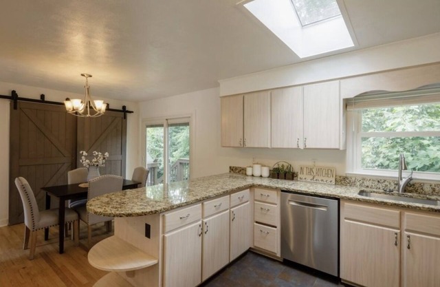4 bedroom house close by UVA and wineries and barracks Rd shopping center