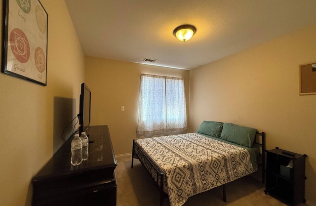 4-bedroom house in marvelous Grand Junction with AC, WiFi