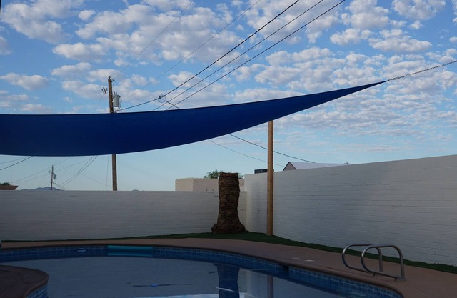 4-bedroom house in lovely Lake Havasu City with WiFi, AC, Pool, Patio Area