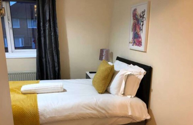 4 bedroom House with free parking in Perry Bar