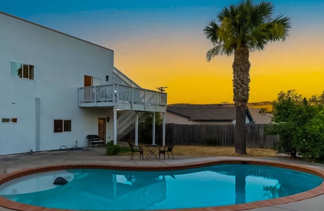 4-bedroom house with Pool in Poway
