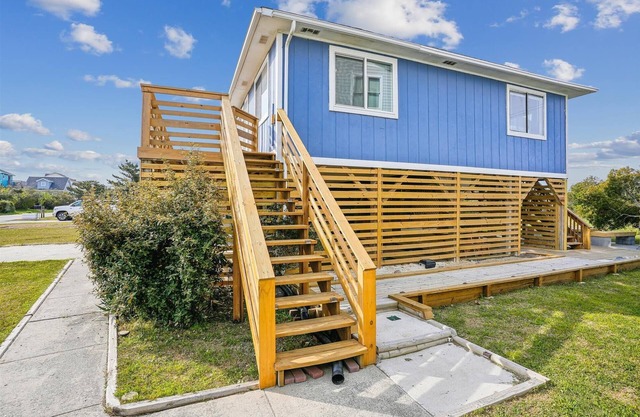 4 bedroom in Nags Head, 5 minute walk to the beach! Outdoor amenities galore!