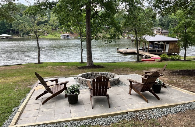 4 bedroom LAKE FRONT home on Lake Sinclair