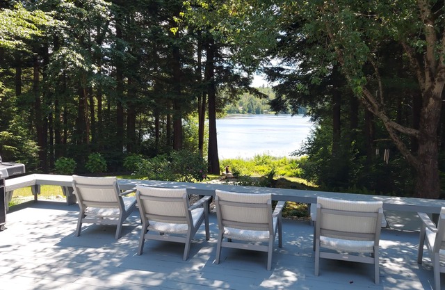 4-bedroom Lake Front House in Quntisential Private Vermont Setting