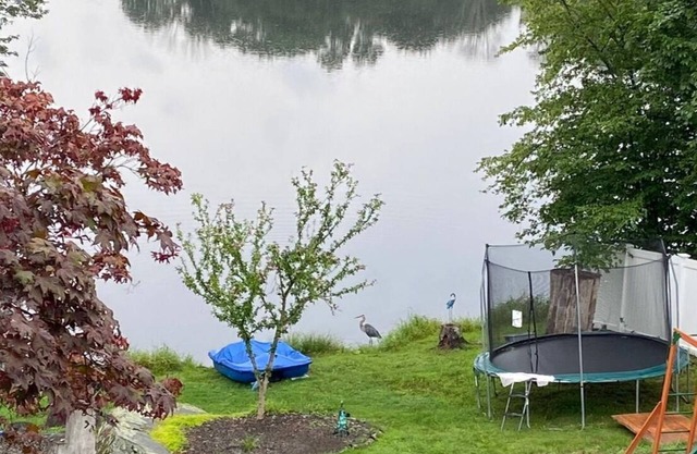 4 Bedroom Lakefront home retreat with outdoor amenities in the NYC region.