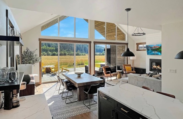 4 Bedroom Luxury Home with Detached Mother-in-Law Studio in Suncadia