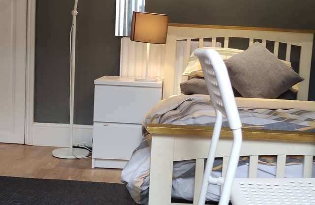 4 Bedroom maisonette only 2 minutes from Blackheath train station SE3 9LN
