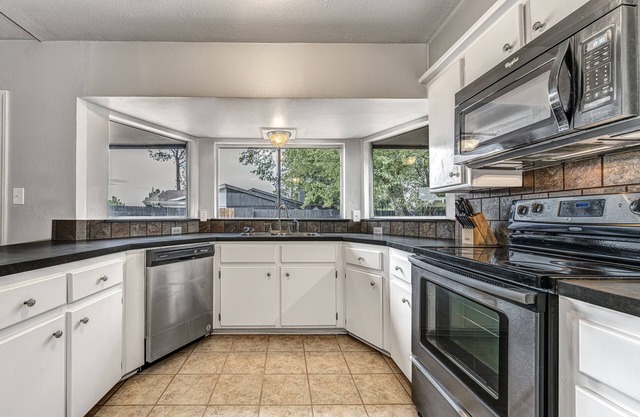 4 Bedroom Near Shopping&Eats