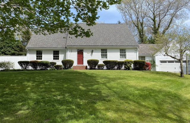 4 bedroom, private beach access