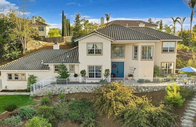 4-bedroom private home 20 minutes to LEGOLAND or the BEACH. Dogs OK. Gameroom!