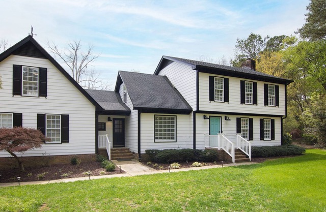 4 Bedroom Raleigh Oasis with backyard, Pool, bonus room and garage games galore!