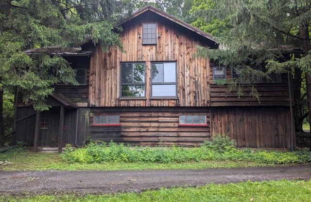 4-bedroom Rustic secluded cabin in fabulous Bedford with WiFi