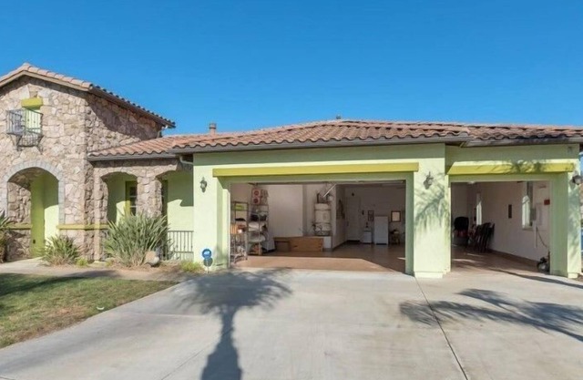 4 Bedroom Single family L-594109 by Houzlet