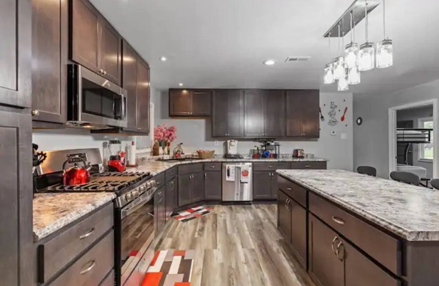 4 bedroom spacious oasis with game room, sleeps 11