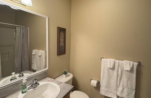 4-bedroom townhome in beautiful Corvallis close to OSU & Sunset Shopping Center