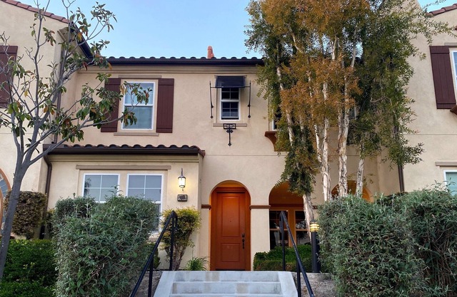 4 bedroom townhouse in great neighborhood