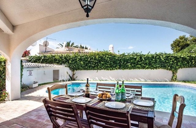 4 Bedroom Villa directly on Albufeira STRIP Private Pool
