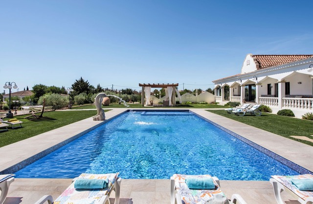 4 Bedroom Villa Private Heated Pool+Jacuzzi(both heated on request extra cost)