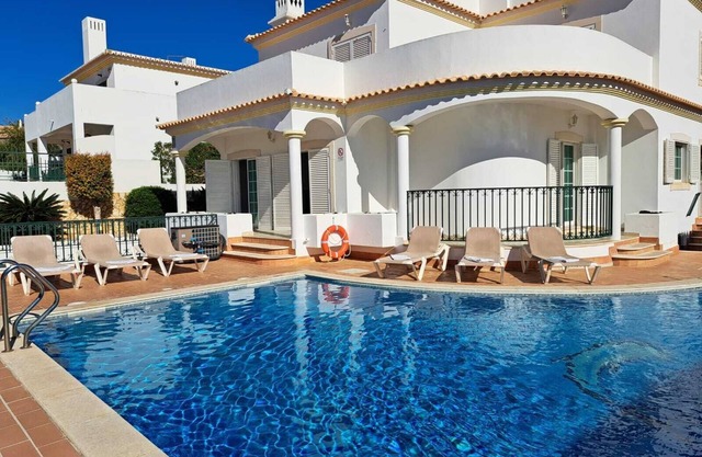 Luxurious and spacious four bedroom villa in Albufeira