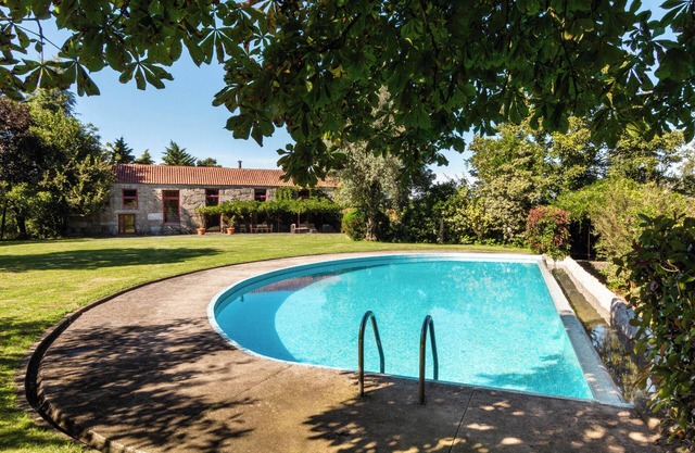 4 bedroom villa with pool
