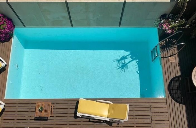 4 bedroom villa with pool in Pera
