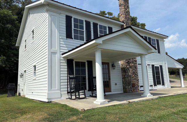 4-bedroom water view farmhouse in Charlotte hall, near Budd's Creek