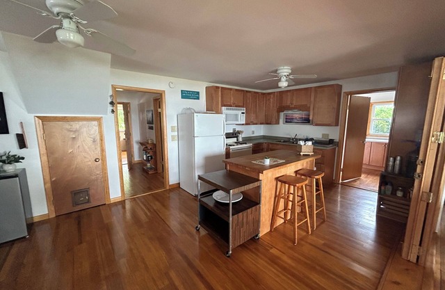 4-Bedroom Waterfront Cottage on Lake Champlain