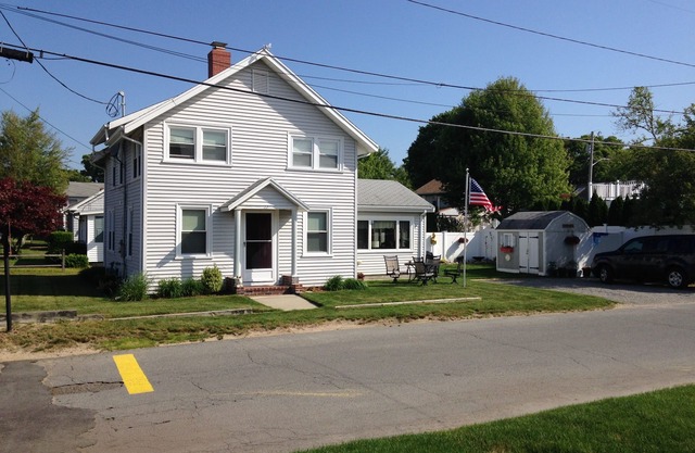 4 Bedrooms, 20 Steps From Private Beach, near Cape Cod Canal
