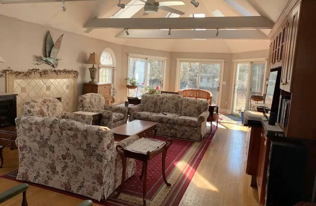 4 Bedrooms, 7 Beds, 3 Baths