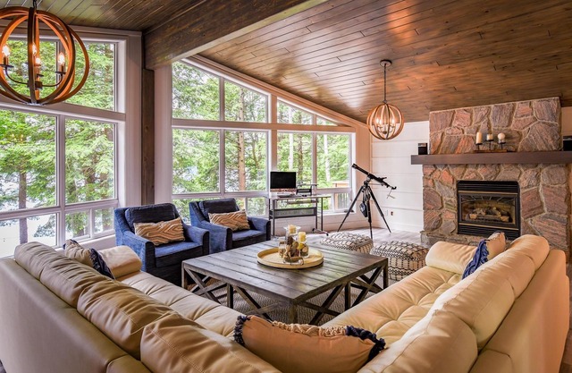 4 bedrooms and 3 bathrooms on Clear Lake!