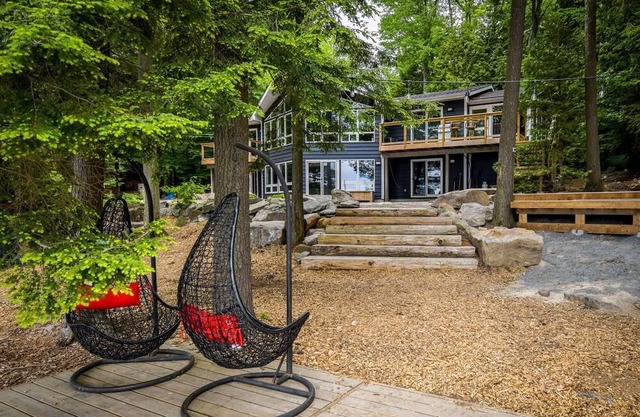 4 bedrooms and 3 bathrooms on Clear Lake!