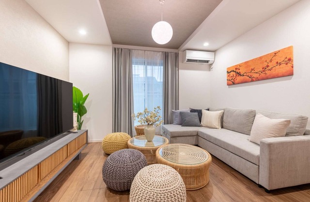 4 bedrooms and a spacious living area, 2 toilets, an independent washroom , and a separate bathroom