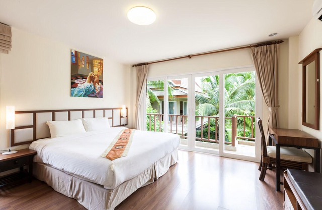 Strandvilla mit 4 Schlafzimmern und 3 Pools in der Villa 21 (Baan Talay Samran)