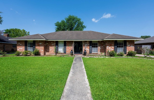 4 bedrooms big house in a great location