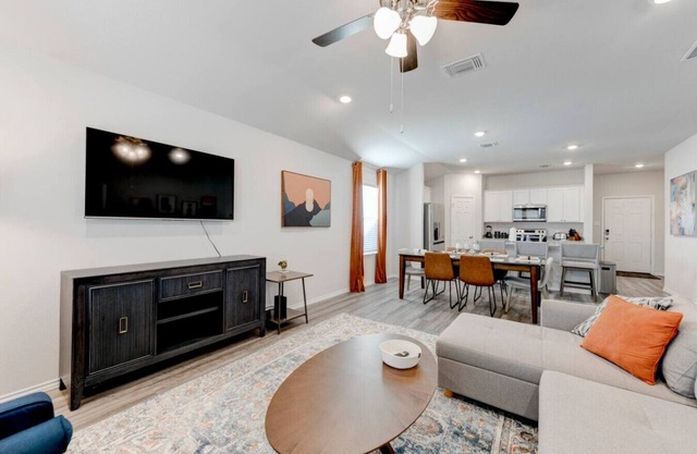4 Bedrooms in Center of Temple