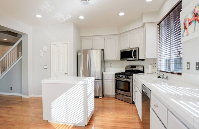4 Bedrooms only 10 minutes from Oakland Airport, 27 minutes from nSan Francisco
